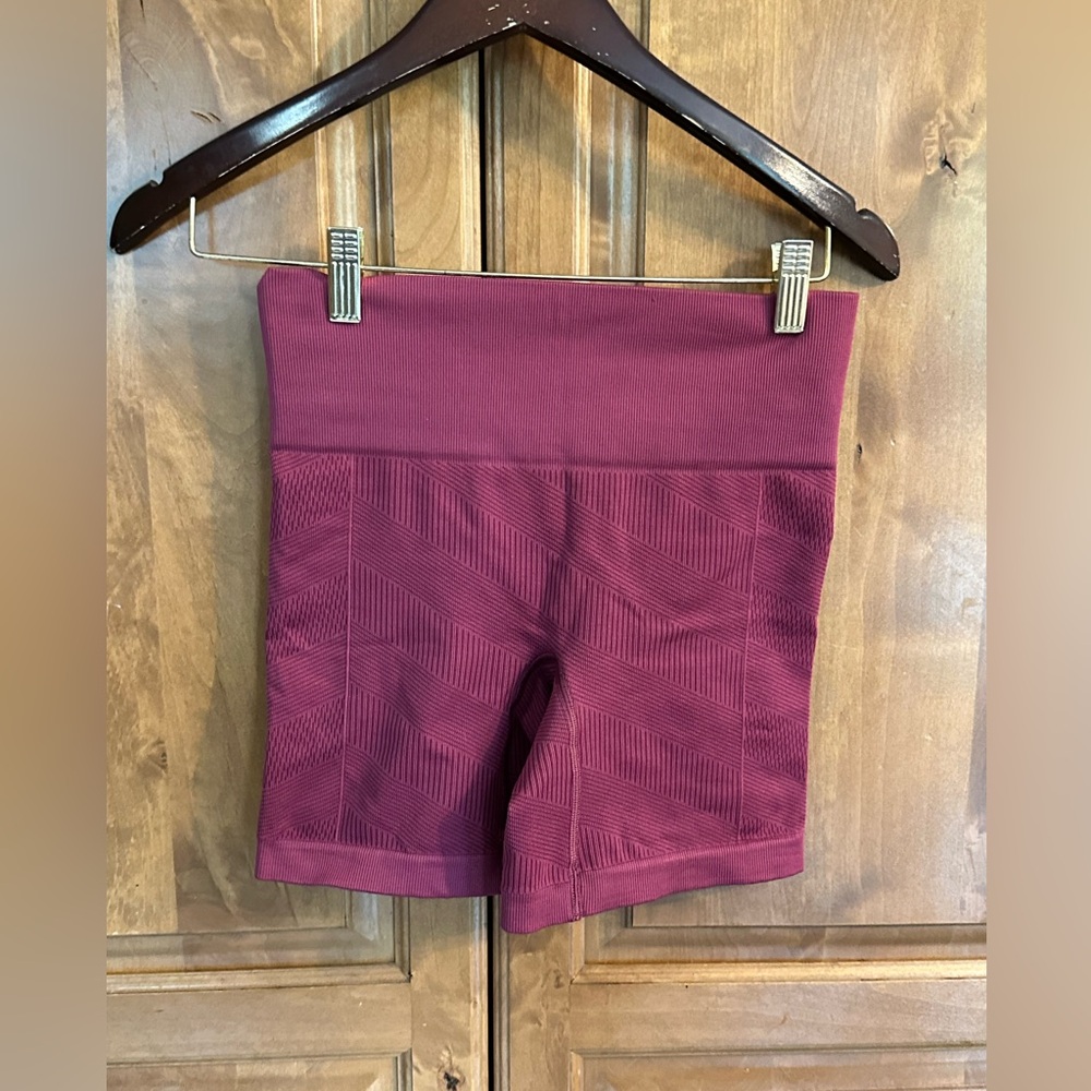 Size 4 lululemon biker shorts